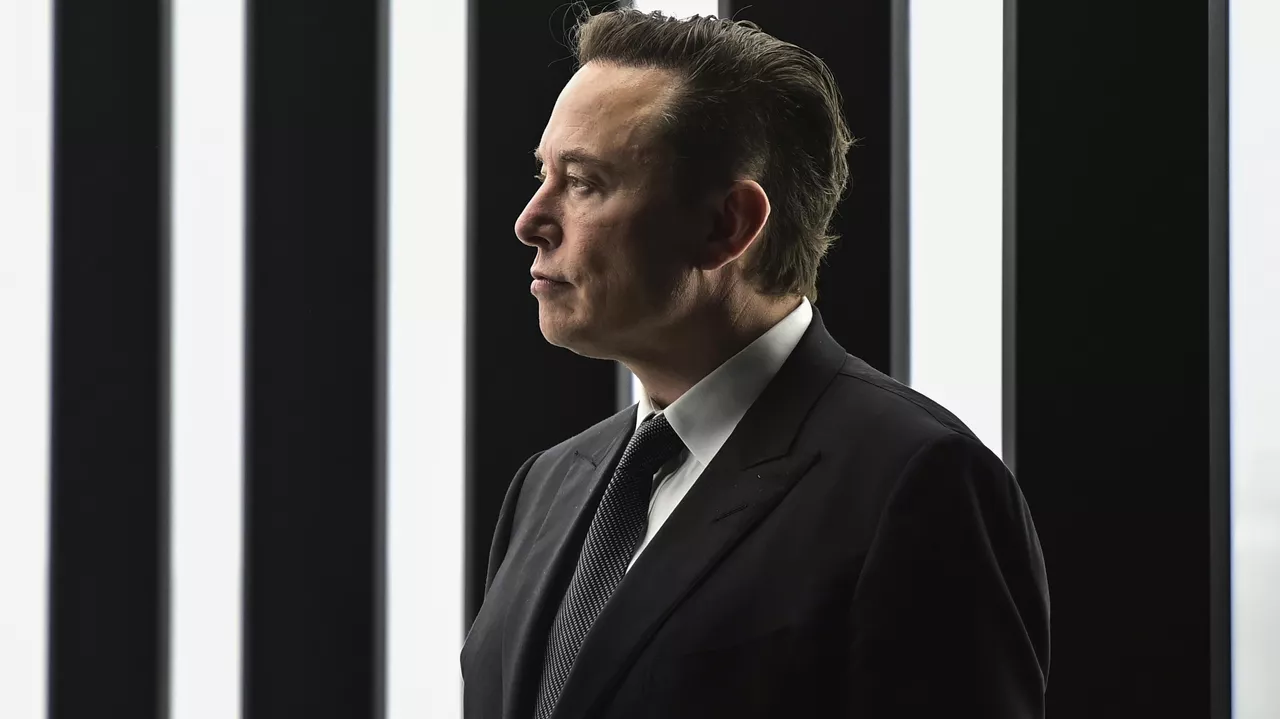 Elon Musk confirma el primer implante de un chip cerebral de Neuralink en un ser humano