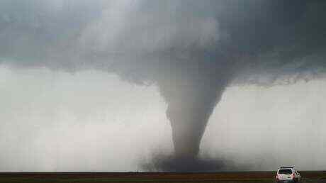 Potentes tornados azotan varios estados de Estados Unidos