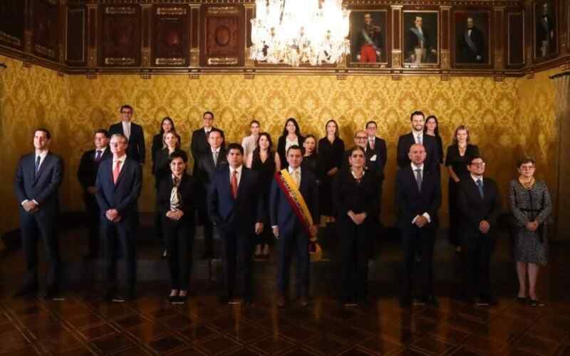 Noboa reforma su gabinete en medio de los apagones y la consulta popular en Ecuador
