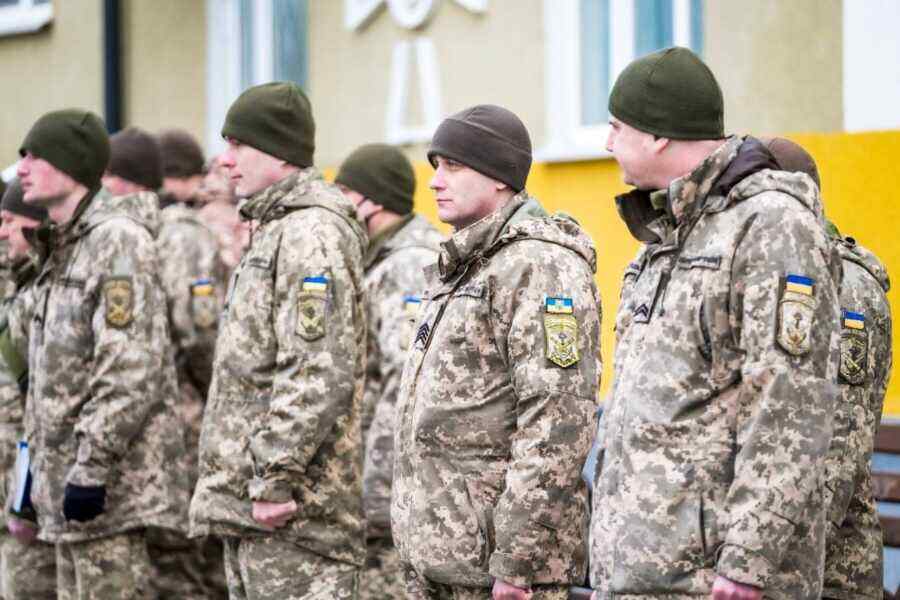 Los evasores del servicio militar obligatorio en Ucrania viven con miedo