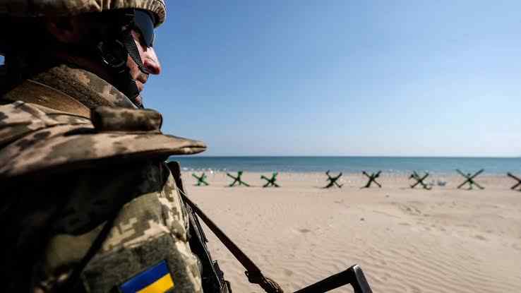 Las fuerzas rusas atacan un puerto militar en la costa ucraniana del mar Negro