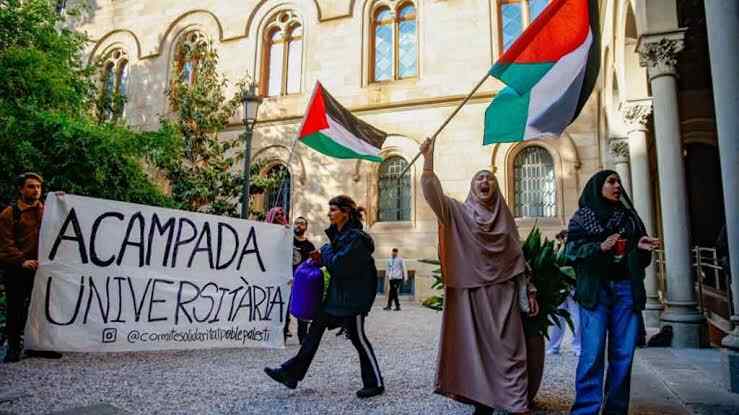Estudiantes españoles acampan en Madrid en apoyo a Palestina