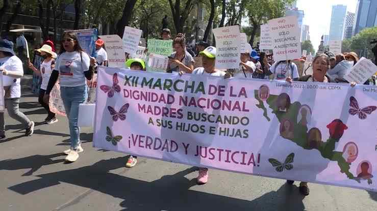 Buscadoras de desaparecidos en México conmemoran el Día de la Madre con protestas