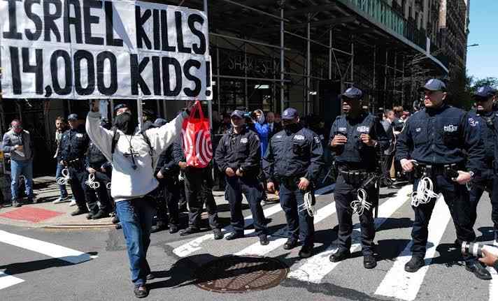 Al menos 100 detenidos por protestas propalestinas en Nueva York